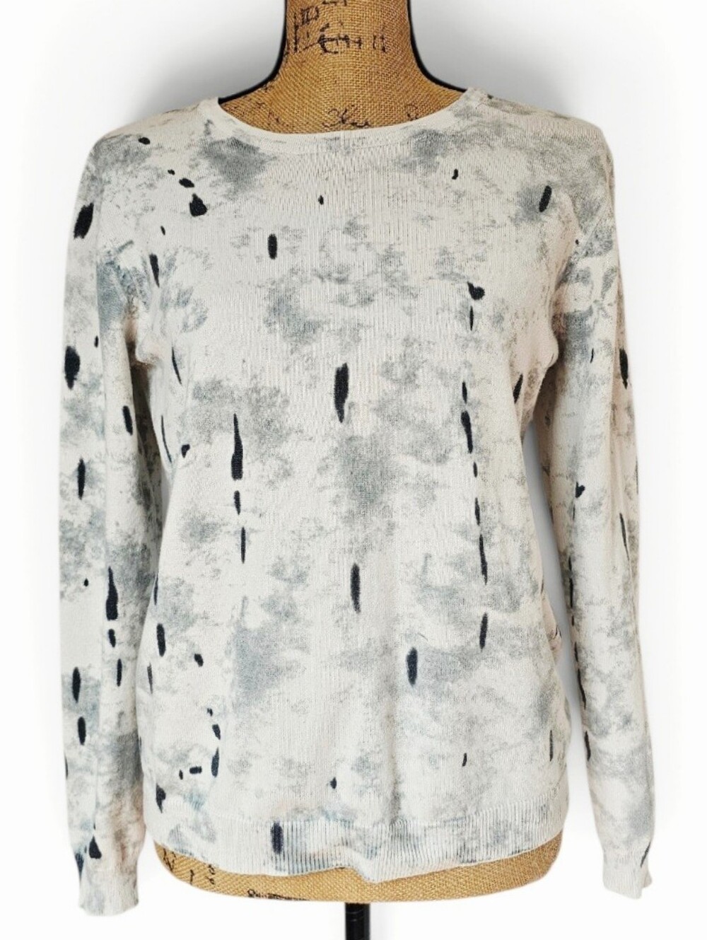 FATE Abstract Watercolor Print Lightweight Crewneck Sweater Gray Black, Size M